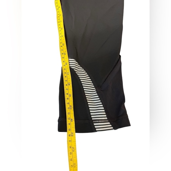 LULULEMON Run Inspire Crop Grey Angel Wing Slalom & White Quiet Stripe Size 8/10 - Picture 7 of 9
